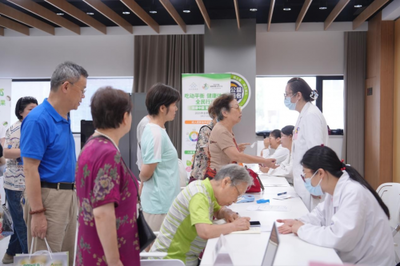 上海市第六人民醫(yī)院臨床營(yíng)養(yǎng)科舉辦社區(qū)義診健康咨詢活動(dòng)